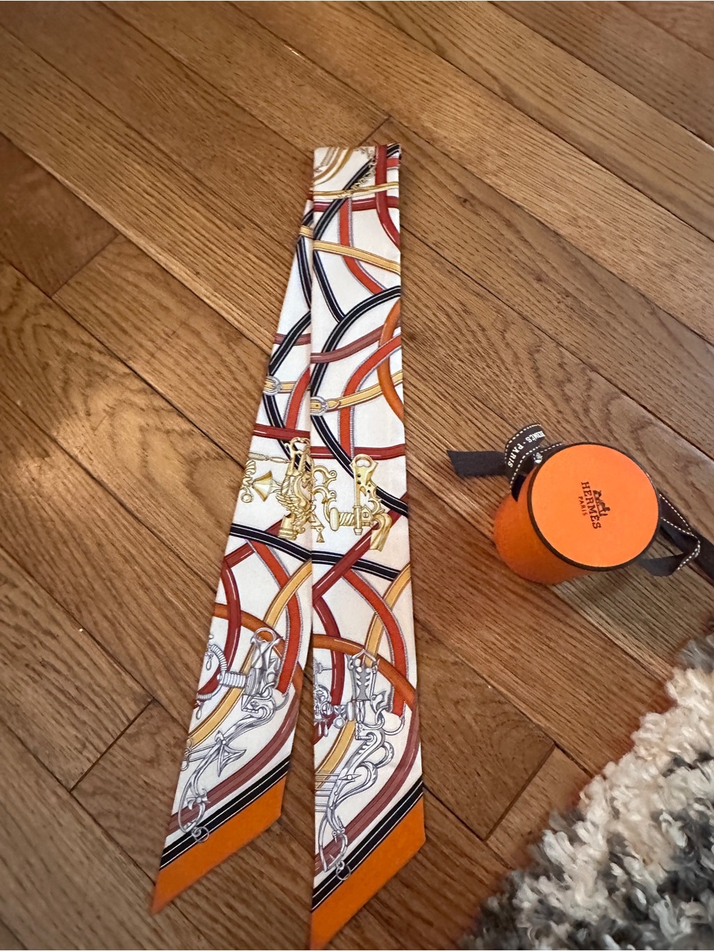 BNWT Harnais Legendaire Twilly Silk - Picture 5 of 15